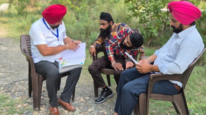 Image from: Conjoined twins Sohna & Mohna get enumeration forms under SIR drive