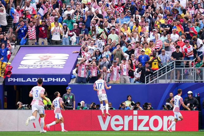 Image from: Croatia beat Ghana to join them in last 32, Kane's England win group