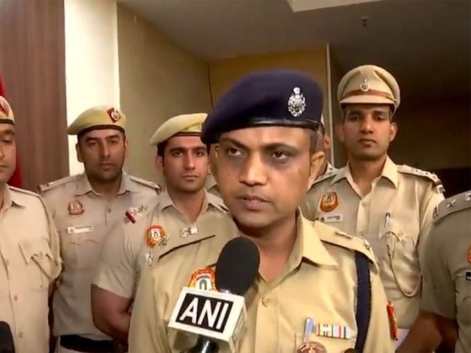 Image from: Delhi Police arrests wanted chain snatcher after brief exchange of fire in Outer District