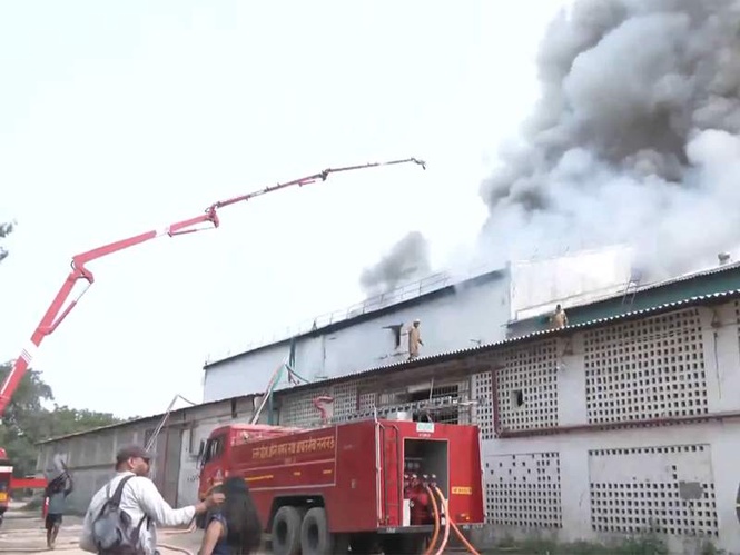 Image from: UP: Massive fire breaks out at cold storage in Lucknow
