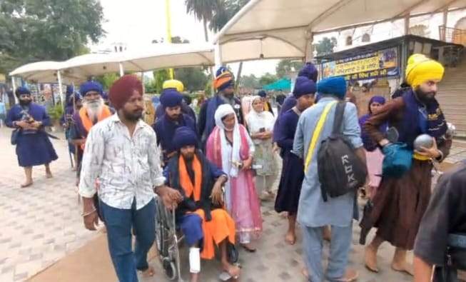 Image from: Karnaprayag case: Nihang Sikhs accorded rousing welcome at Mohali’s Sohana gurdwara after bail