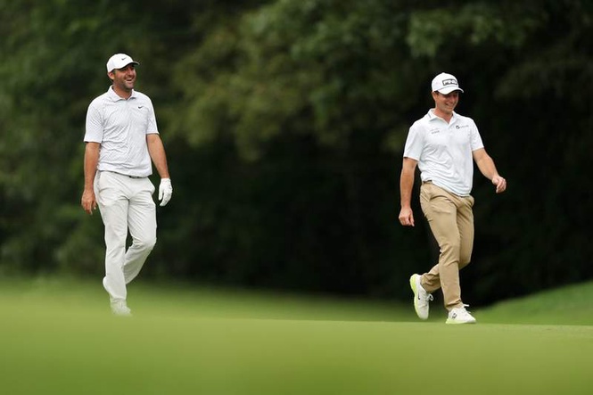 Image from: Viktor Hovland confirms what his relationship with Scottie Scheffler is really like as they compete for the Travelers