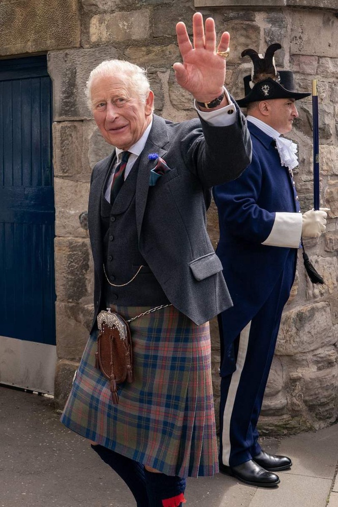 Image from: King consoles Scotland before cheeky plea to cheer on England