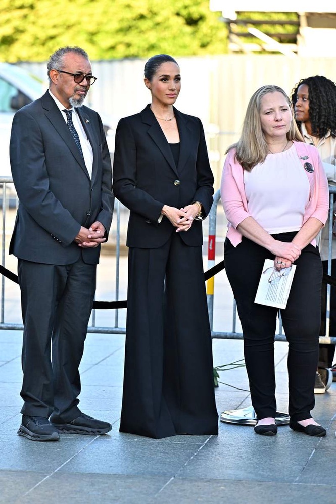 Image from: Meghan debuts mystery blue ring as fans draw comparisons to Diana's sapphire