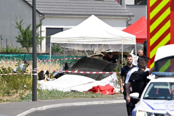 Image from: Eleven dead in skydiving plane crash in north-eastern France
