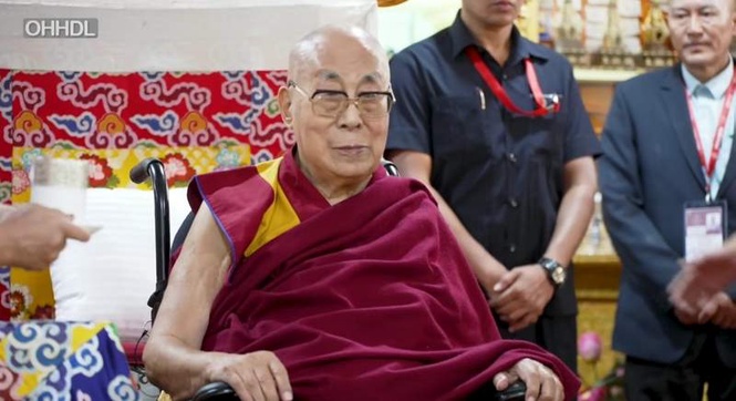 Image from: Thousands line up along streets to welcome Dalai Lama in Leh