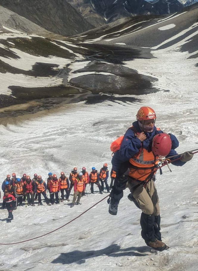 Image from: Mock rescue drills held at 18 strategic locations along Amarnath Yatra routes