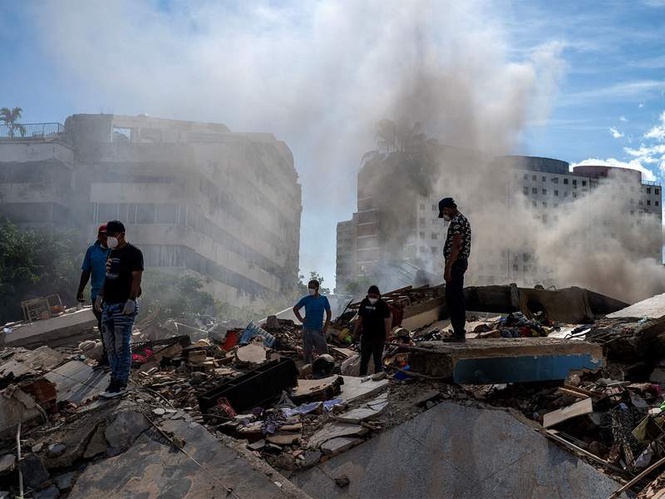 Image from: At least 1,450 reported dead as rescue operators tear through rubble in Venezuela