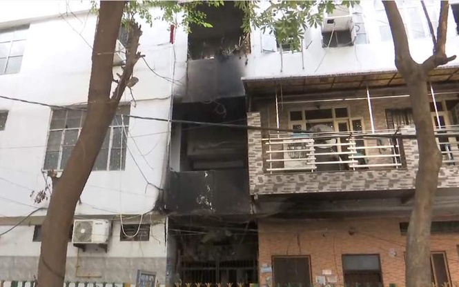 Image from: Fire breaks out at 4-storey residential building in Delhi’s Keshav Puram