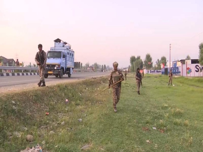 Image from: JK: Security forces intensify road opening operations on NH-44 ahead of Shri Amarnath Yatra 2026