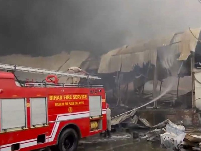 Image from: Bihar: Fire breaks out at factory in Patna, no casualties