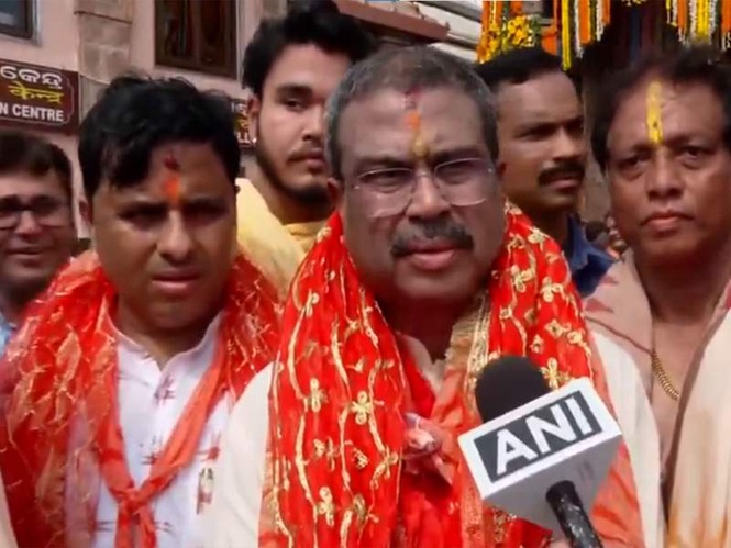 Image from: May Mahaprabhu's blessings remain upon humanity: Dharmendra Pradhan offers prayers at Puri Jagannath Temple on Deva Snana Purnima