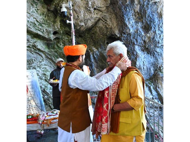 Image from: J-K LG Manoj Sinha performs 'Pratham Puja' at Amarnath Cave ahead of Yatra beginning July 3