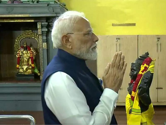 Image from: PM Modi offers prayers at iconic Arul Mihu Navashakti Vinayakar Temple in Seychelles