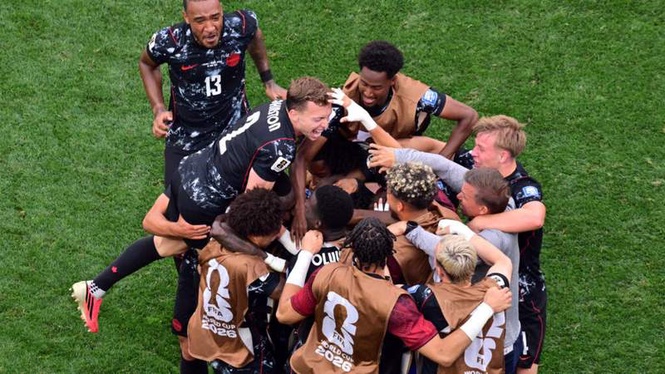 Image from: World Cup co-hosts Canada reach last 16 with stoppage-time win over South Africa
