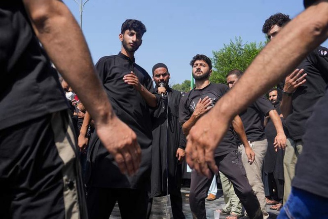 Image from: Police lodge FIR after Shia groups clash during Muharram procession in Budgam