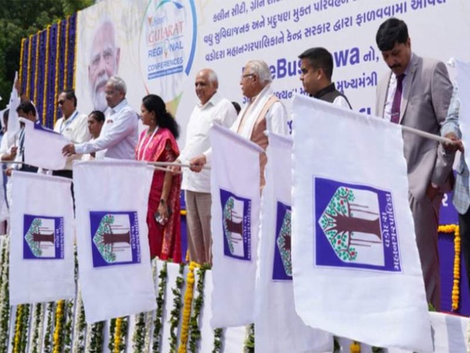 Image from: Gujarat CM Bhupendra Patel flags off 30 AC electric buses under PM eBus Seva in Vadodara