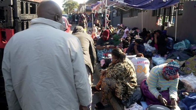 Image from: Thousands of foreign nationals leave South Africa ahead of June 30 'deadline'