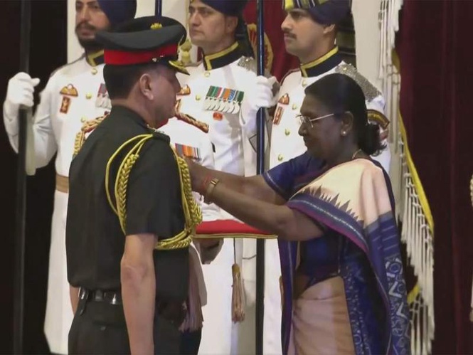 Image from: President confers top military awards at 2nd phase of Defence Investiture Ceremony