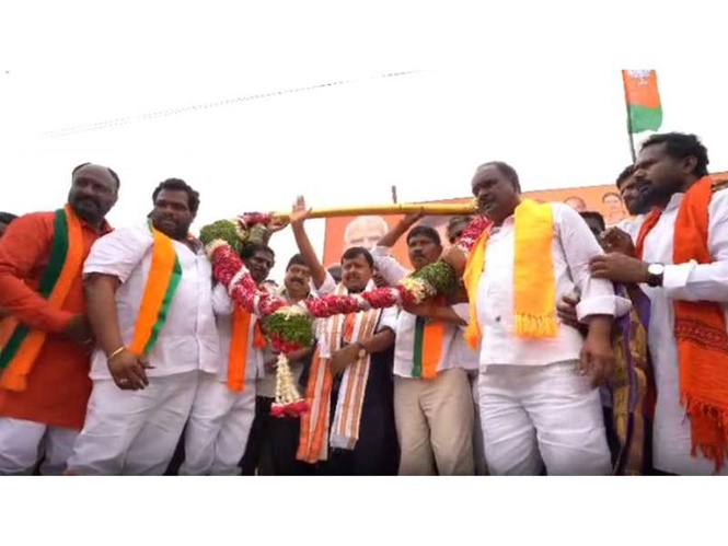 Image from: BJP chief Nitin Nabin receives grand welcome from party workers on way to Warangal