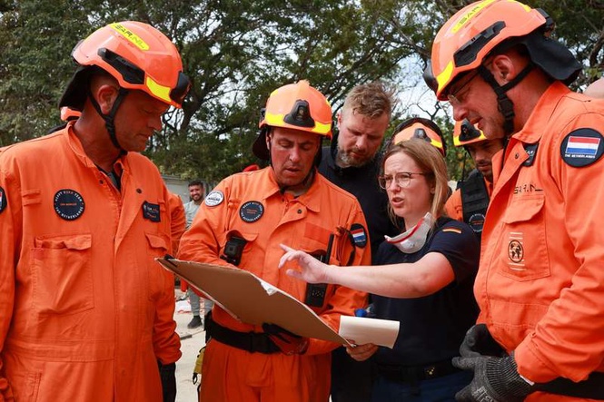 Image from: Rescue workers race against time after Venezuela quakes kill 1,450