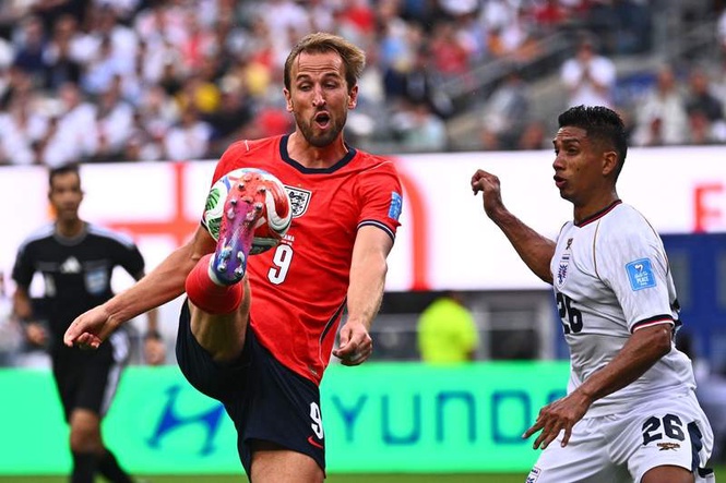 Image from: Kane is too good for 'very ordinary' Bundesliga, Owen claims
