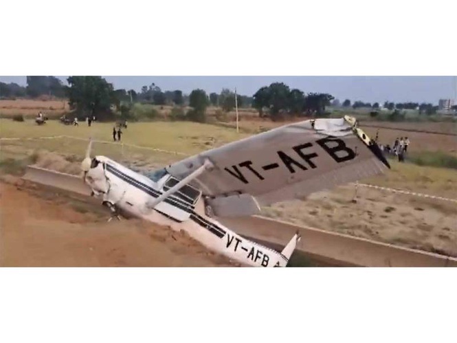 Image from: Uttar Pradesh: Aircraft crash-lands in Kasganj during solo flight; DGCA begins probe