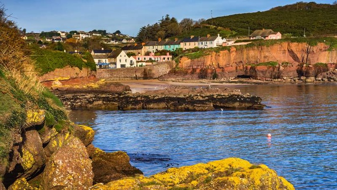 Image from: In Ireland, step into these 12 coastal villages that seem to have been frozen in time (it’s a unique experience!)