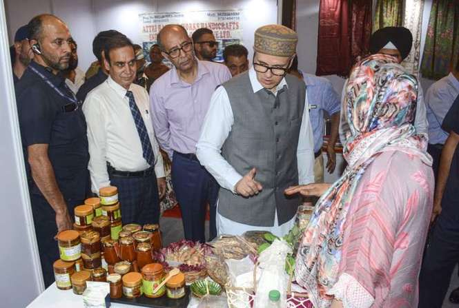 Image from: Buyer-seller meet in Srinagar to boost exports, says Omar Abdullah