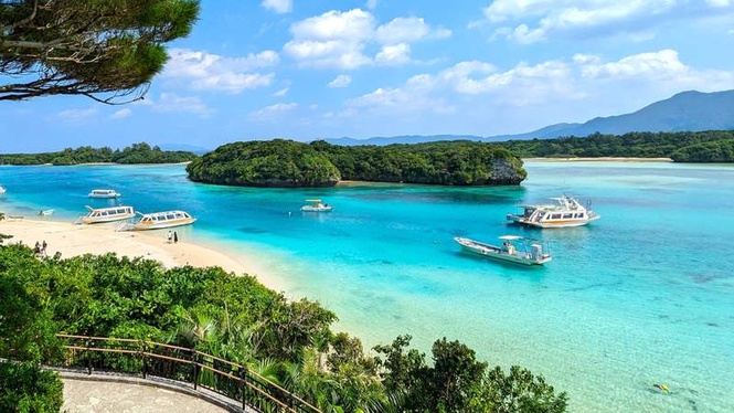 Image from: In Japan, this stunning and little-known island is often nicknamed the ‘Hawaii of Japan’ (its crystal-clear water will leave you speechless!)