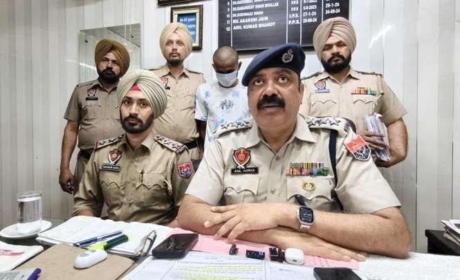 Image from: Suspect in theft case nabbed from Delhi, stolen gold necklace set recovered