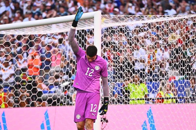 Image from: Paraguay keeper Gill on Germany penalties: 'I analysed every detail'