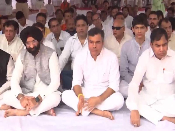 Image from: Delhi Minister Parvesh Verma, Manjinder Sirsa attend prayer meeting on former CM Sahib Singh Verma's death anniversary