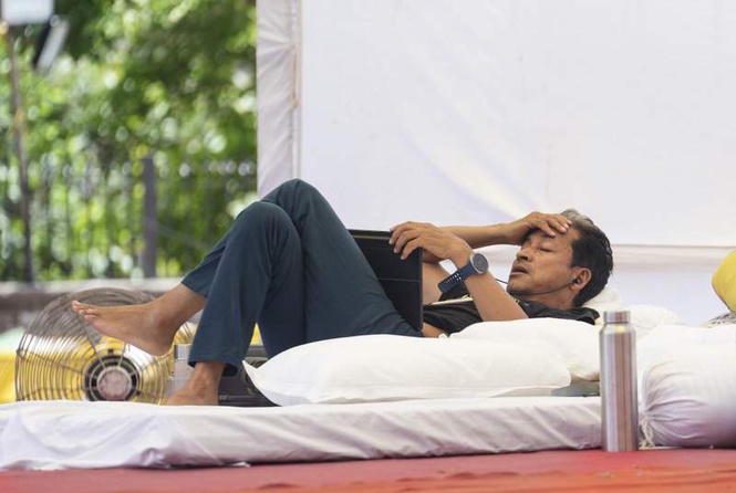 Image from: ’Chicken soup’ allegation rejected as doc checks Wangchuk at CJP protest site