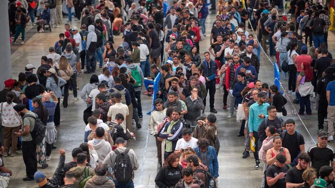 Image from: Spain's undocumented migrant amnesty scheme draws more than a million applicants
