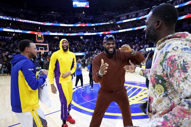 Image from: LeBron James and Anthony Davis to Warriors is still alive despite Kristaps Porzingis signing