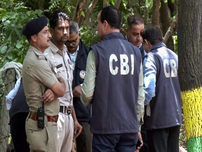 Image from: IDFC-AU Bank scam: Alerts for 47 fraudulent debits worth Rs 187 crore sent to accused’s phone, says CBI