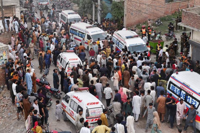 Image from: 14 children killed, 20 injured as roof of private tuition centre collapses in Lahore