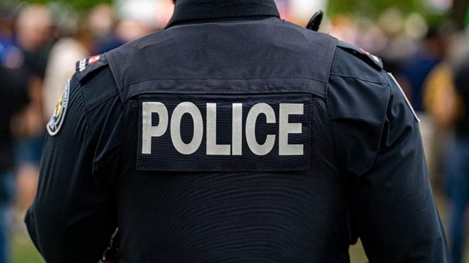 Image from: Car on the hard shoulder: police make a shocking discovery