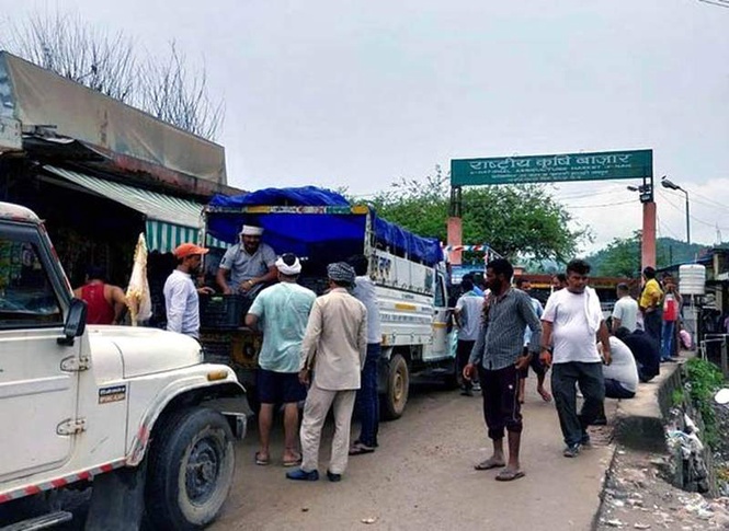 Image from: Mango season nears, NH outside Jassur mandi set to witness jams
