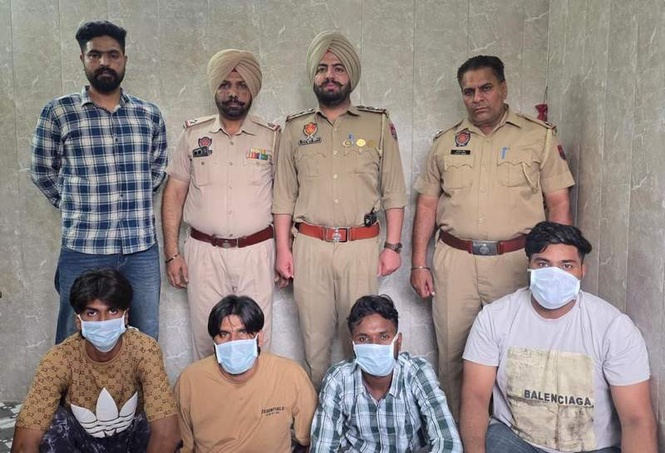 Image from: 4 held in Pak-linked heroin, arms smuggling case