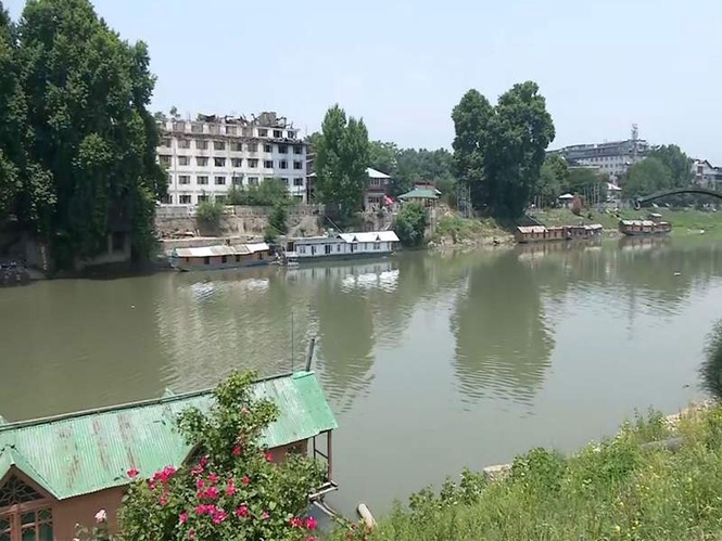 Image from: J-K: Heat wave continues across Kashmir valley, prolonged dry spell raises concerns