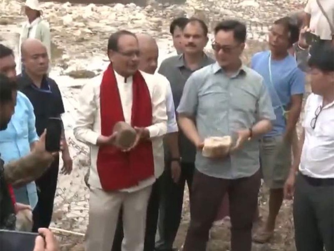 Image from: Arunachal: Union Ministers Kiren Rijiju, Shivraj Singh Chouhan visit flood-hit East Siang in Pasighat, assure full central support