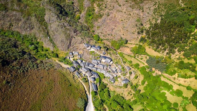 Image from: In Portugal, this forgotten mountain village is one of the most beautiful in the country (cars are even banned there!)