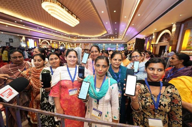 Image from: For 4.5-year delay, Congress demands Rs 54,000 arrears for women under AAP’s mawan dhiyan scheme