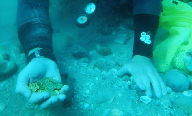 Image from: Divers Found More Than 400 Gold Coins on the Seafloor, but It Took Researchers 30 Years to Identify the Ship They Came From