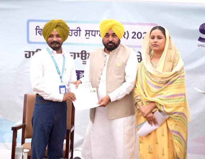 Image from: Punjab: Former MLA Loomba joins AAP