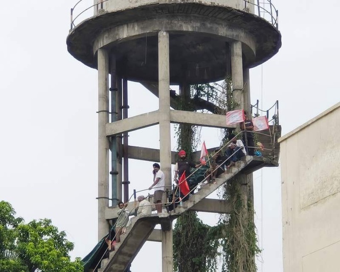 Image from: Patiala: Outsourced meter readers climb atop water tank to protest PSPCL ‘indifference’