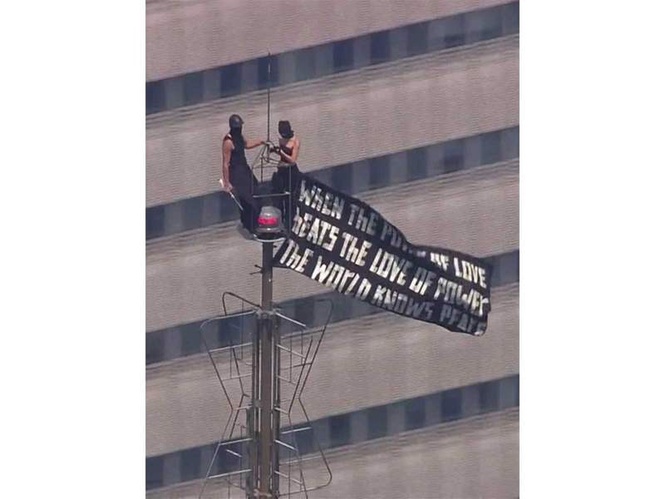 Image from: Duo faces burglary charges after audacious Empire State Building stunt and proposal