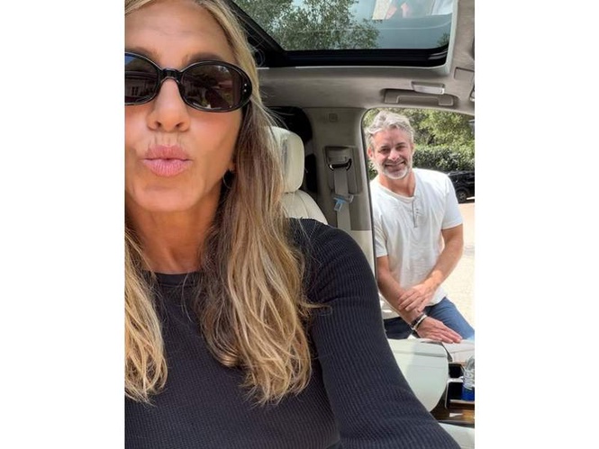 Image from: Jennifer Aniston shares glimpses of summer with boyfriend Jim Curtis